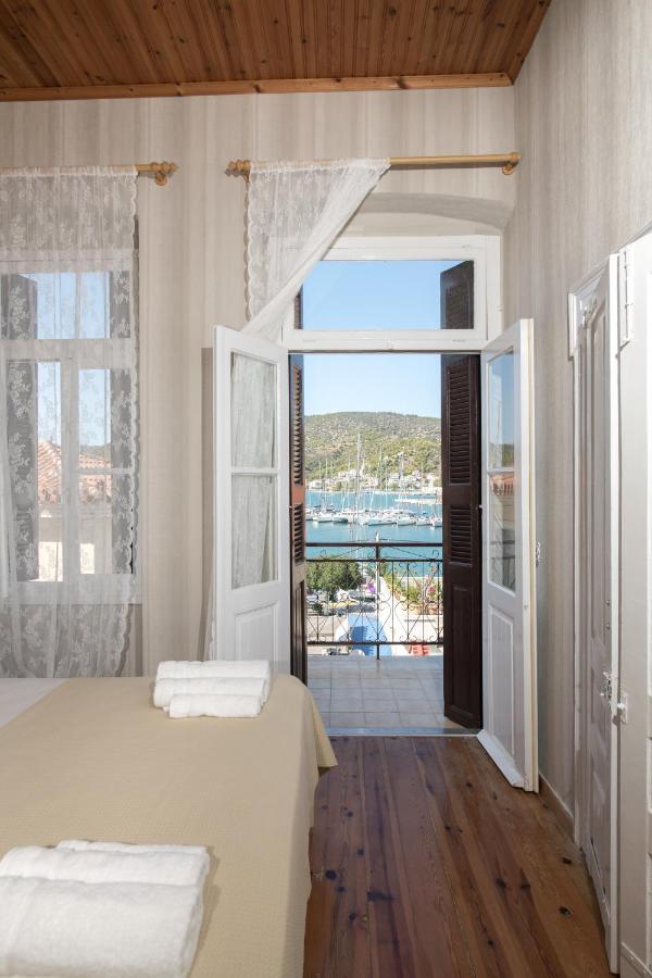 Neoclassical Manor House Ferienhaus Poros Town